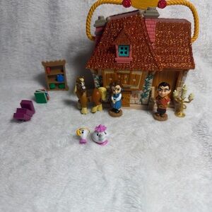 Charming Cottage Playset with Figures